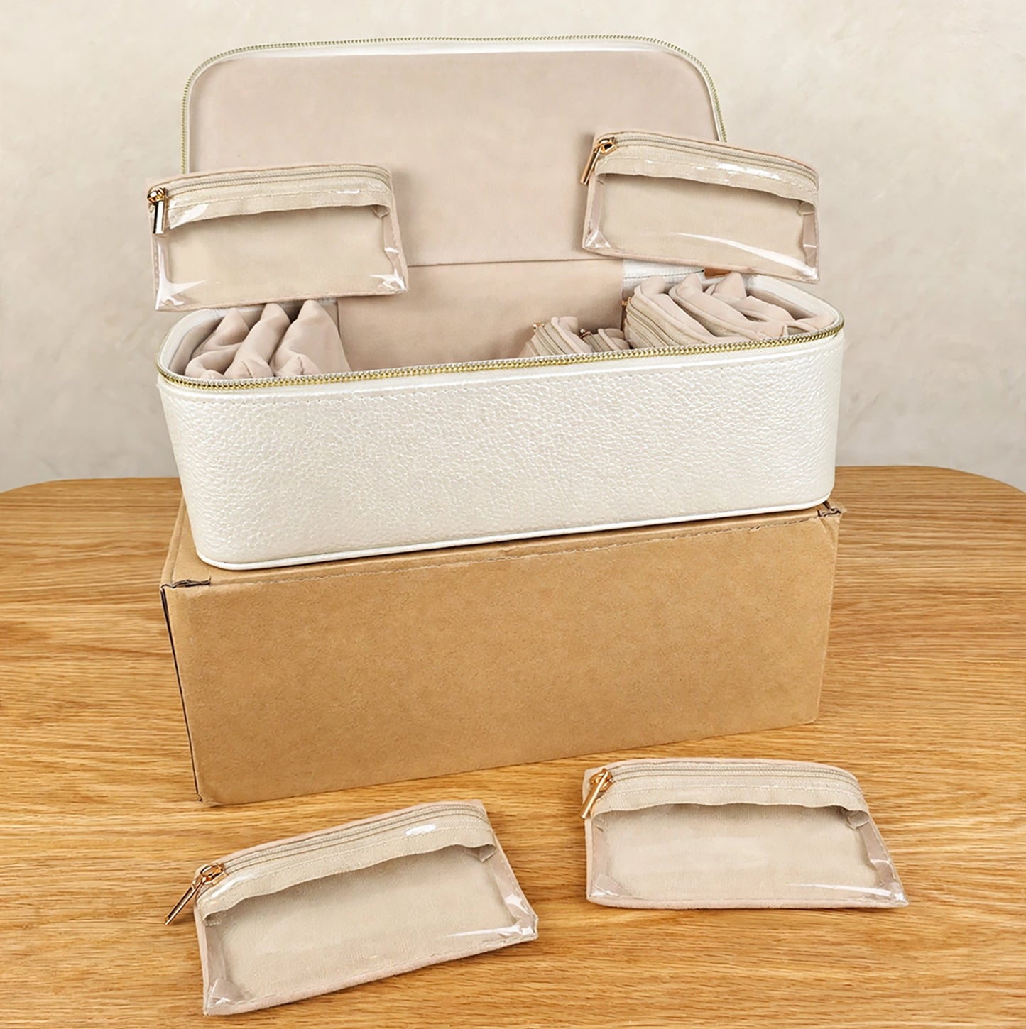 Oyster White Travel Jewellery Case – Pearlescent Organiser with 12 Faux Velvet Zip Pouches