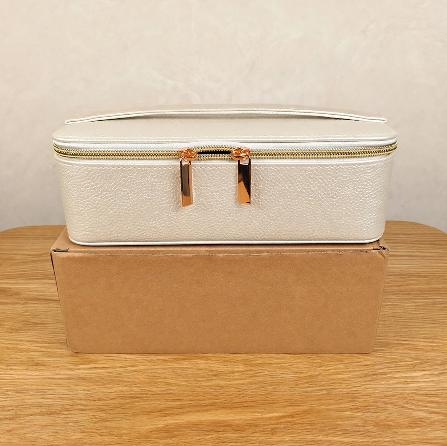 Oyster White Travel Jewellery Case – Pearlescent Organiser with 12 Faux Velvet Zip Pouches
